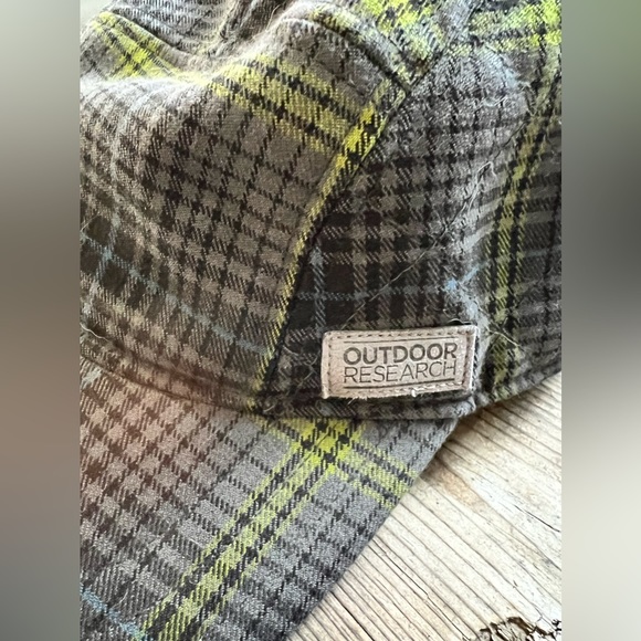 Small fleece lined Winter Ball Cap - Picture 4 of 5